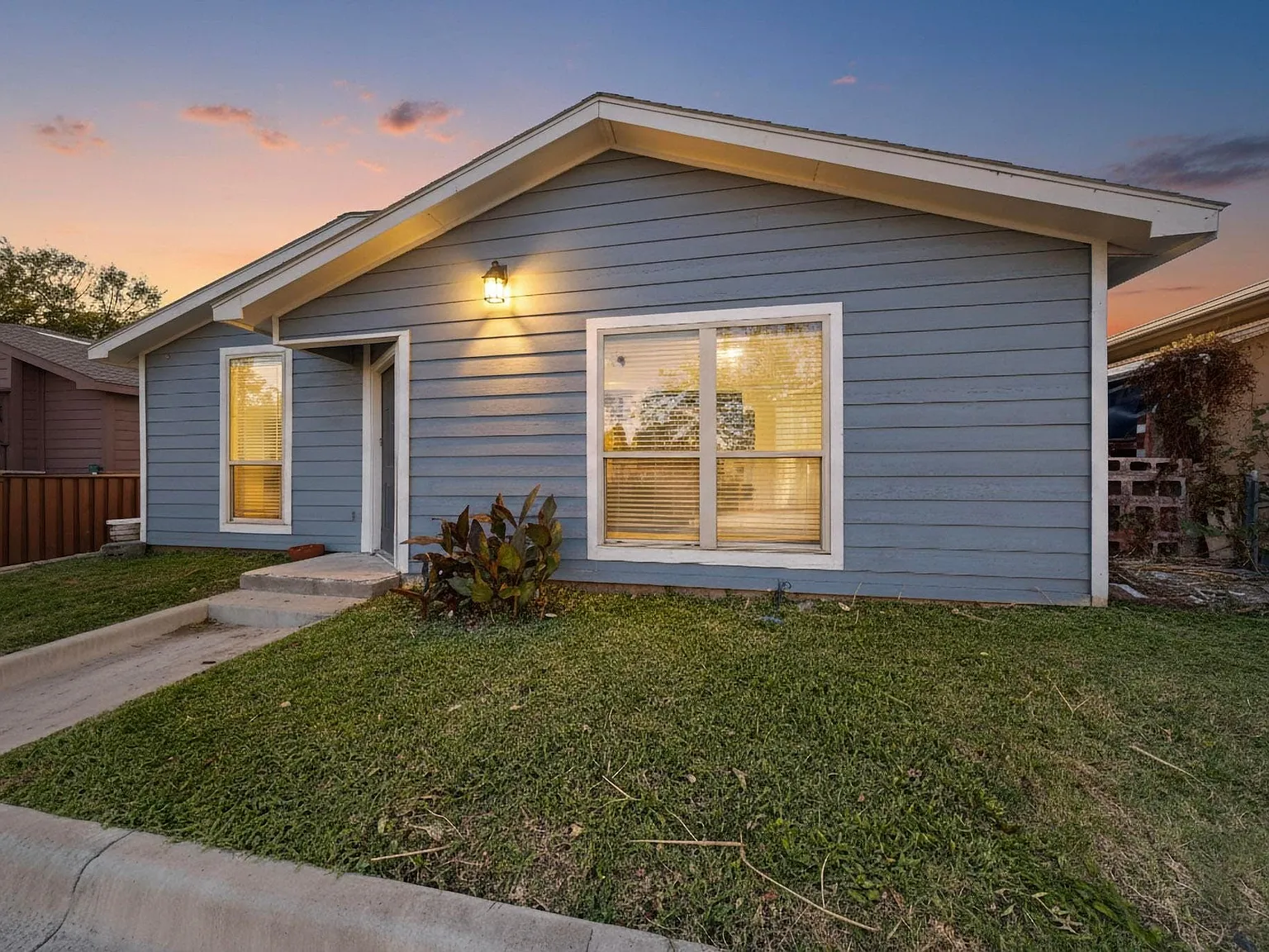3 bed, 2.0 bath, 1084 sqft, $1,800 — Photo 3