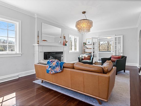 3rd image of 2121 Illini Rd