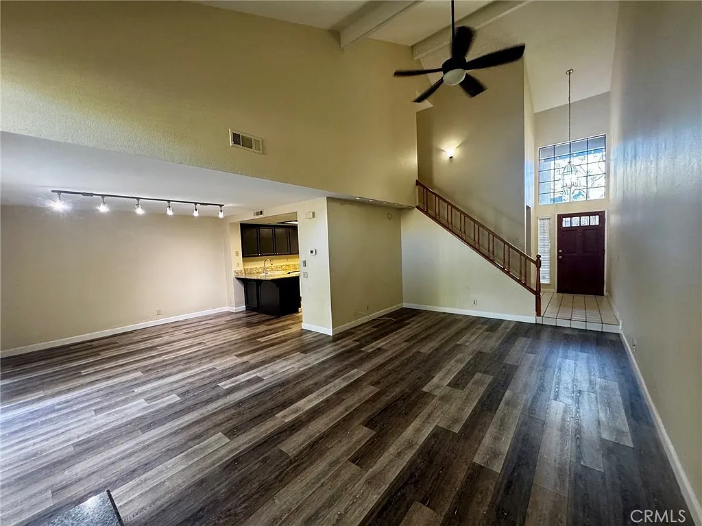 3 bed, 1638 sqft, $3,500 — Photo 3