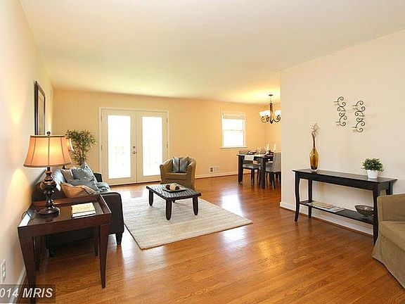 4th image of 16609 Baederwood Ln