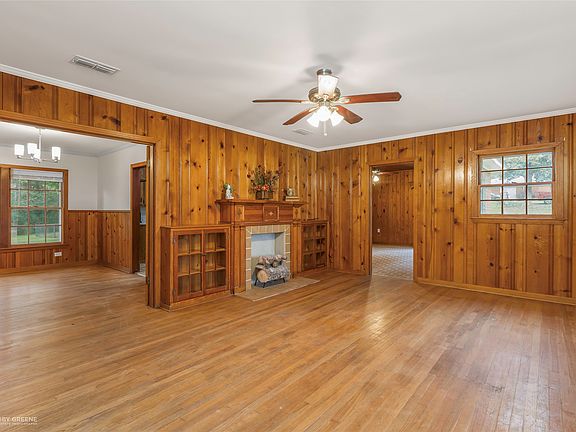 3rd image of 307 Emerald Dr