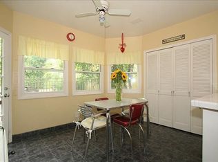 1261 E Woodbury Rd, Pasadena, CA 91104