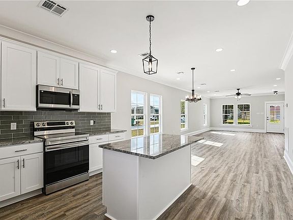 4th image of 131 Antoine Ln