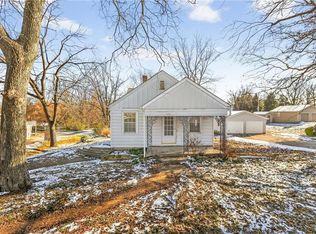 4013 NE Chaumiere Rd, Kansas City, MO 64117