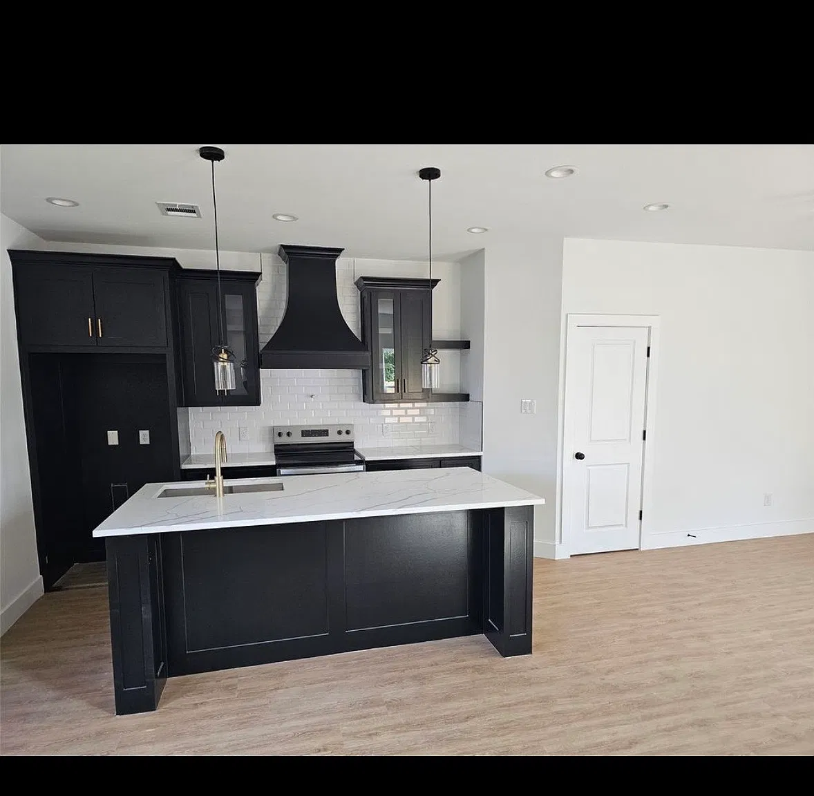 3 bed, 2.5 bath, 1725 sqft, $2,895 — Photo 3
