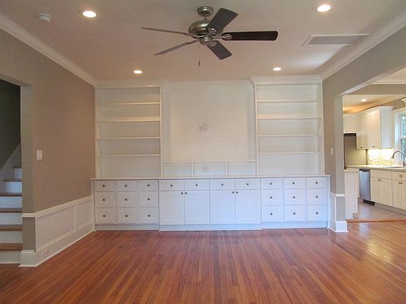 2nd image of 822 Beard St