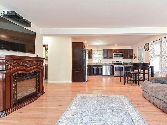 3rd image of 75 Jackson St