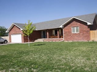 518 S Jayhawk Ave, Hugoton, KS 67951