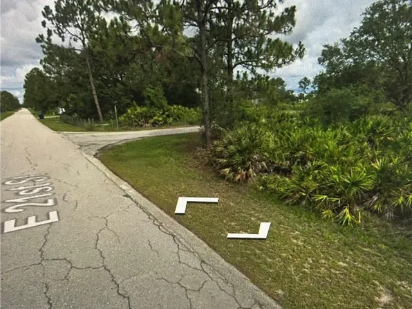 3901 E 21st St, Alva, FL 33920