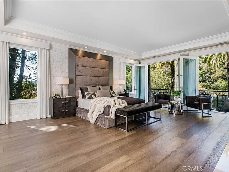 1756 Clear View Dr — Photo 32