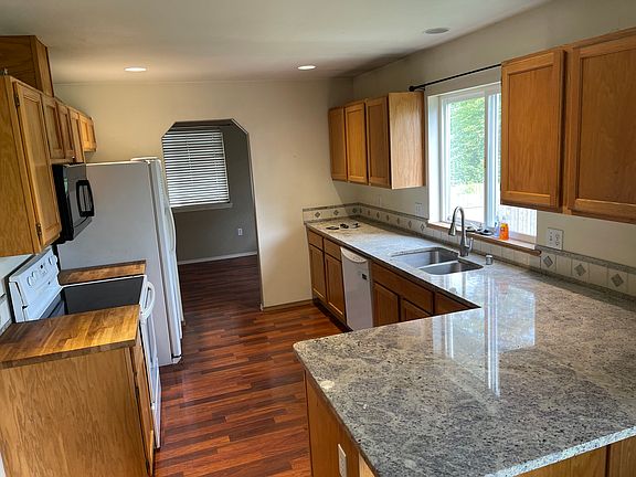 5th image of 1615 196th Street Ct E
