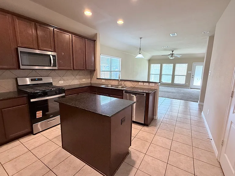 616 Kinghaven Dr — Photo 8