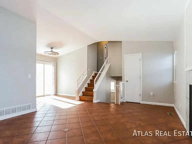 4835 S Pitkin Way — Photo 2