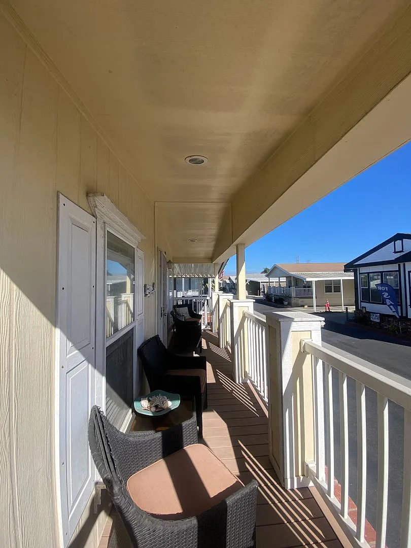 Walking Distance to Huntington Beach — Photo 2