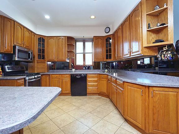 3rd image of 2701 Avenue W