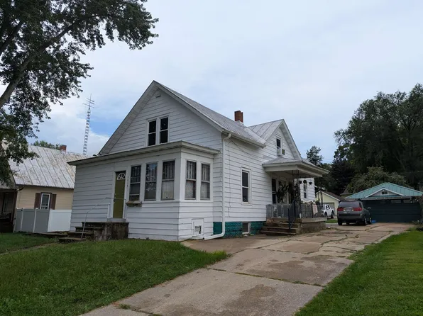 418-418 1/2 8th Ave, Baraboo, WI 53913