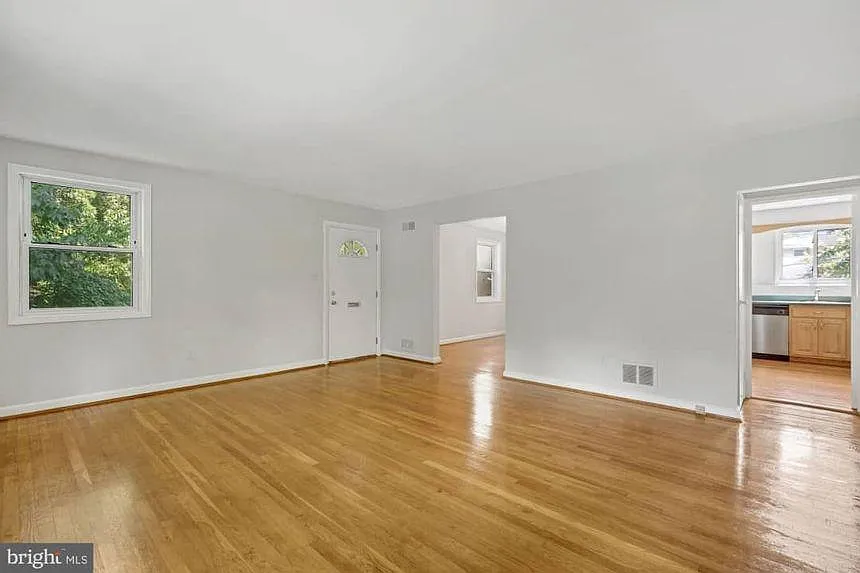 4 bed, 1879 sqft, $4,500 — Photo 3