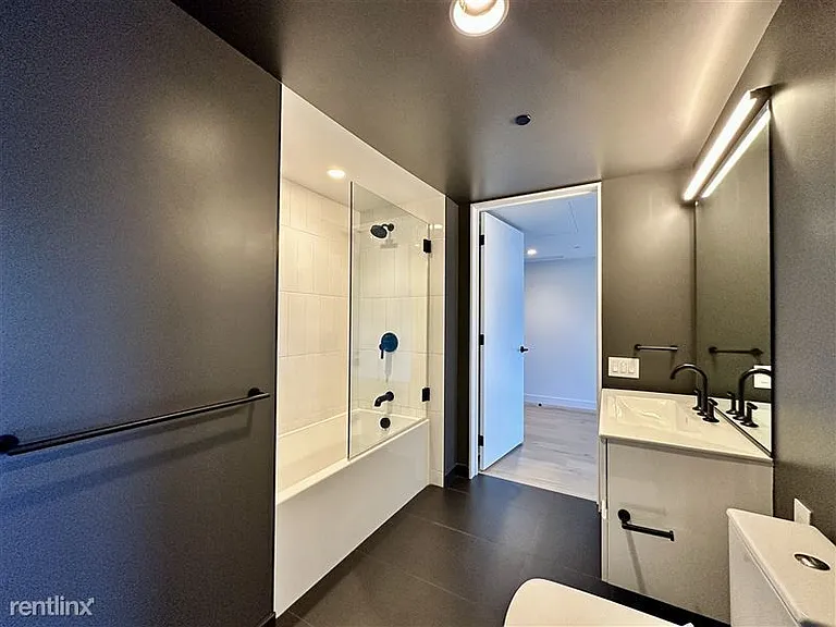 960 Market St #1001 — Photo 2