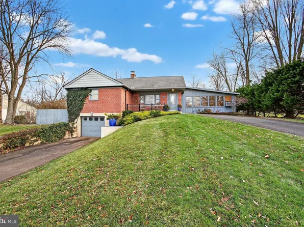 1625 Clearbrook Rd, Lansdale, PA 19446