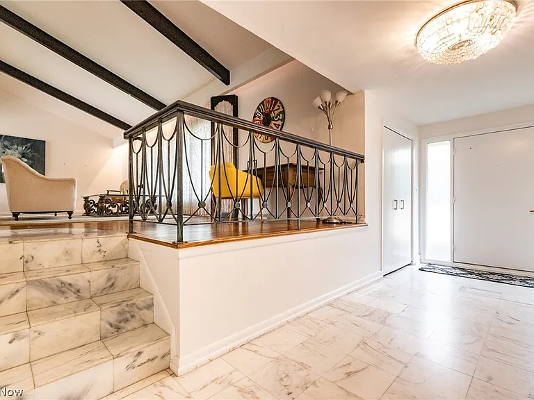 25150 Cardington Dr — Photo 3