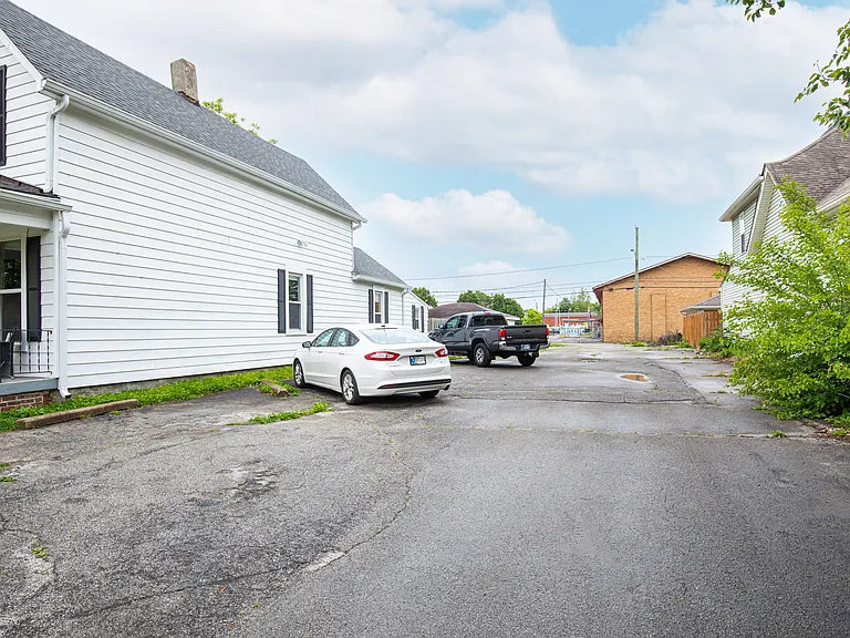 1502 Woodlawn Ave — Photo 57