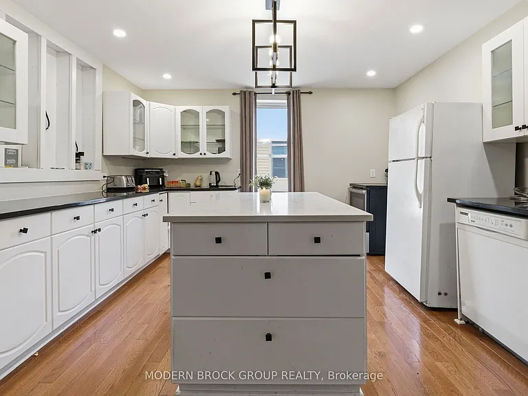 322 King St W — Photo 11
