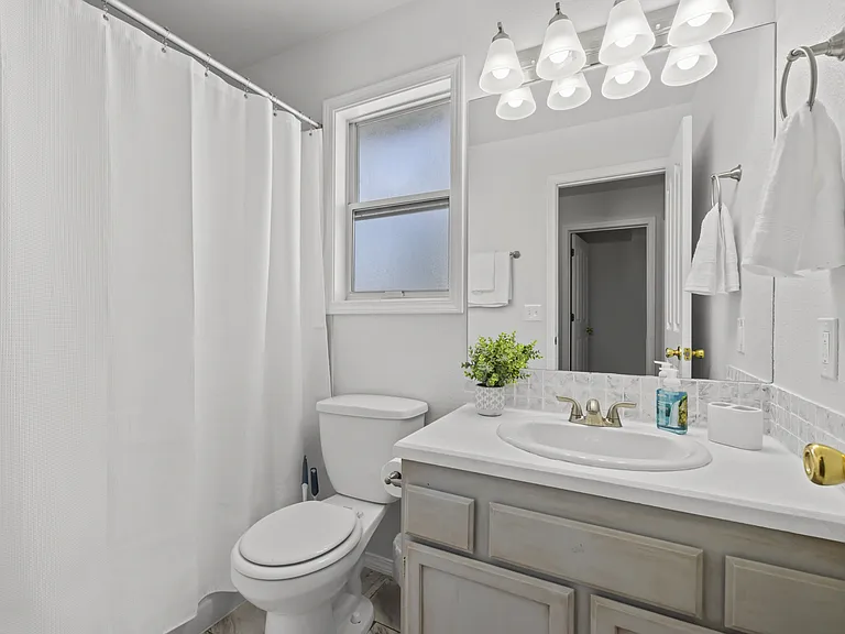 1528 E Falconrim Ct — Photo 53
