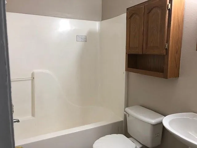 910 W Houston St — Photo 6
