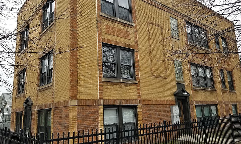1st image of 4204 N Melvina Ave