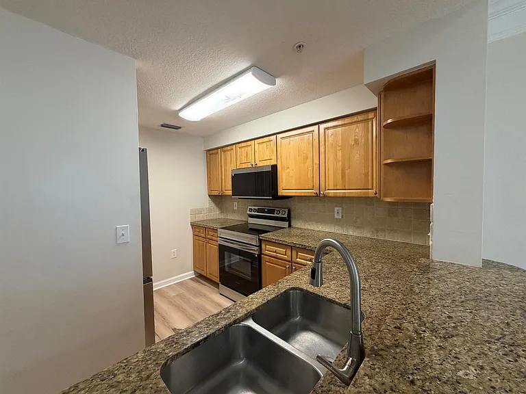 2052 Alta Meadows Ln #2205 — Photo 11