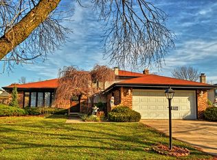 8113 Arrow Ln, Darien, IL