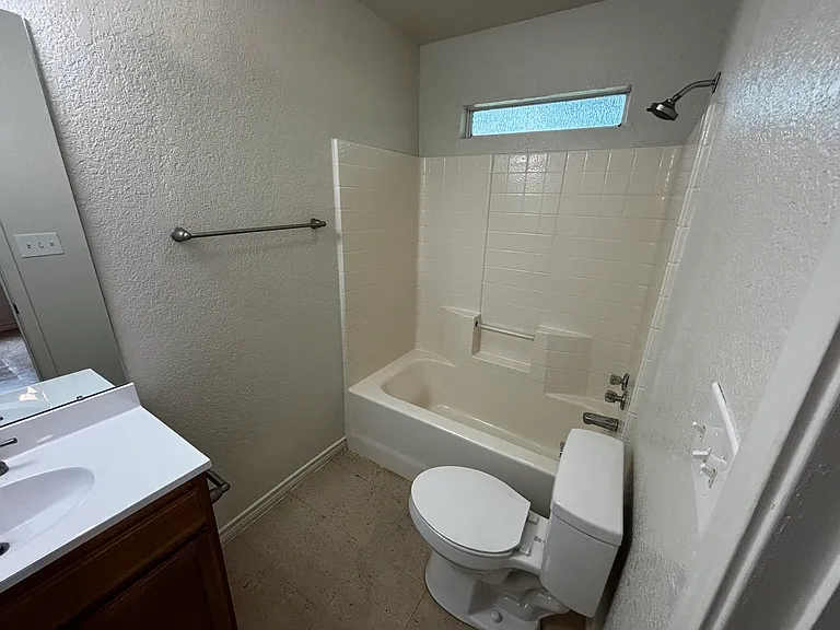 814 S Martin Luther King Jr Dr — Photo 23