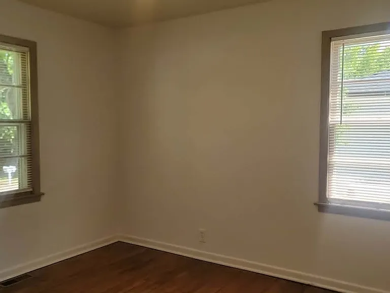 2307 S Broadview St — Photo 5