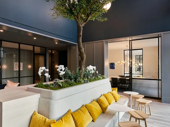 271 West 47th Street image 23 of 40