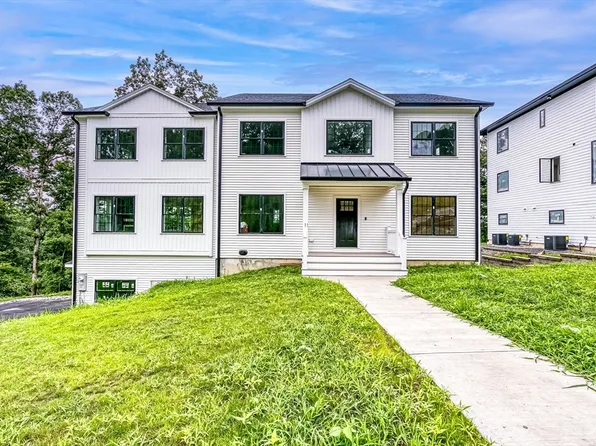 11 Flanagan Dr, Shrewsbury, MA 01545