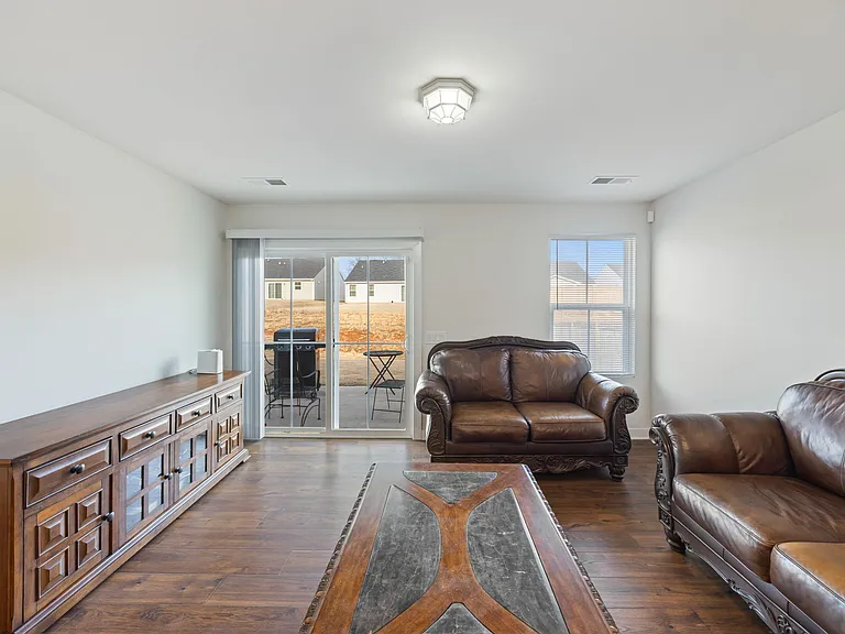 689 Hardwood Dr — Photo 8