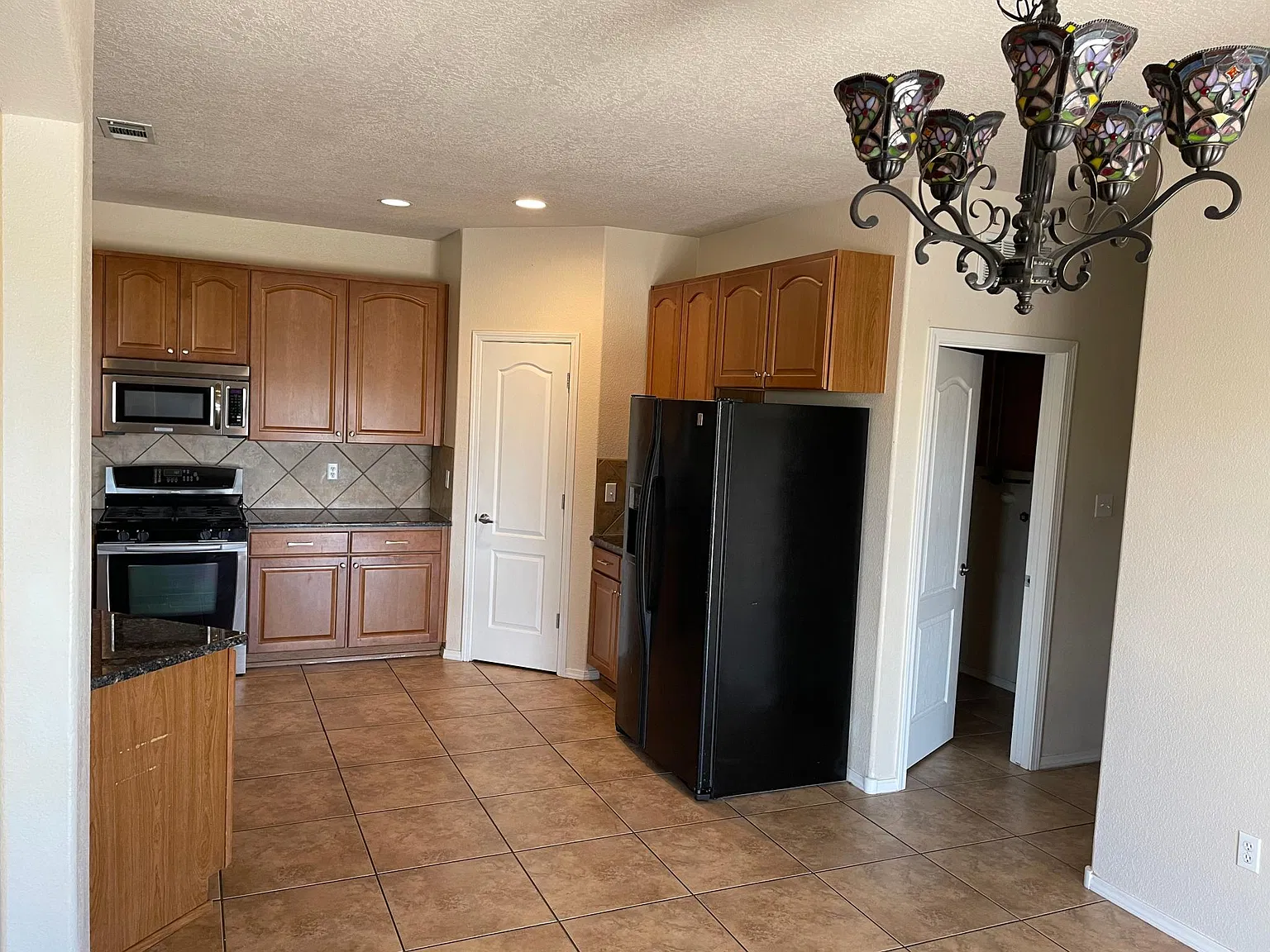 4 bed, 2.5 bath, 2986 sqft, $3,800 — Photo 3