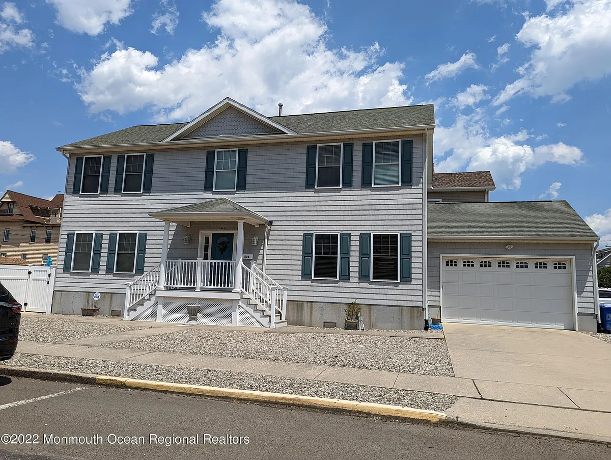 Photo 1 of 10 - 808 Boston Ave - Point Pleasant Beach, NJ Primary Photo - 808 Boston Ave