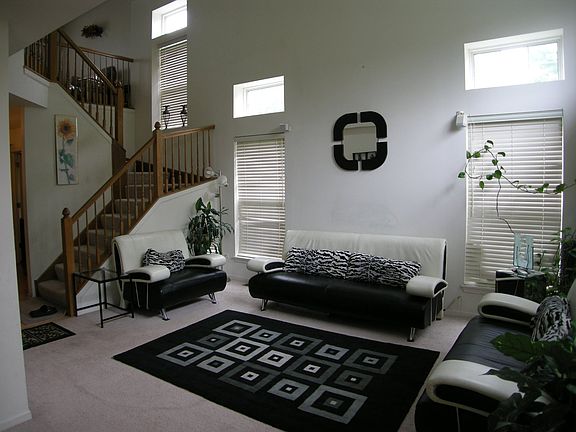 2nd image of 1858 Grove Ave