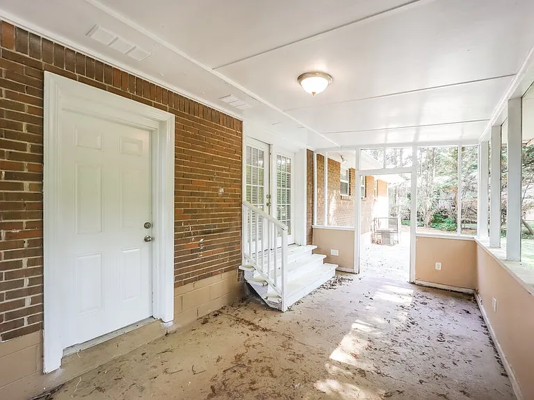 303 Mercer Dr — Photo 15