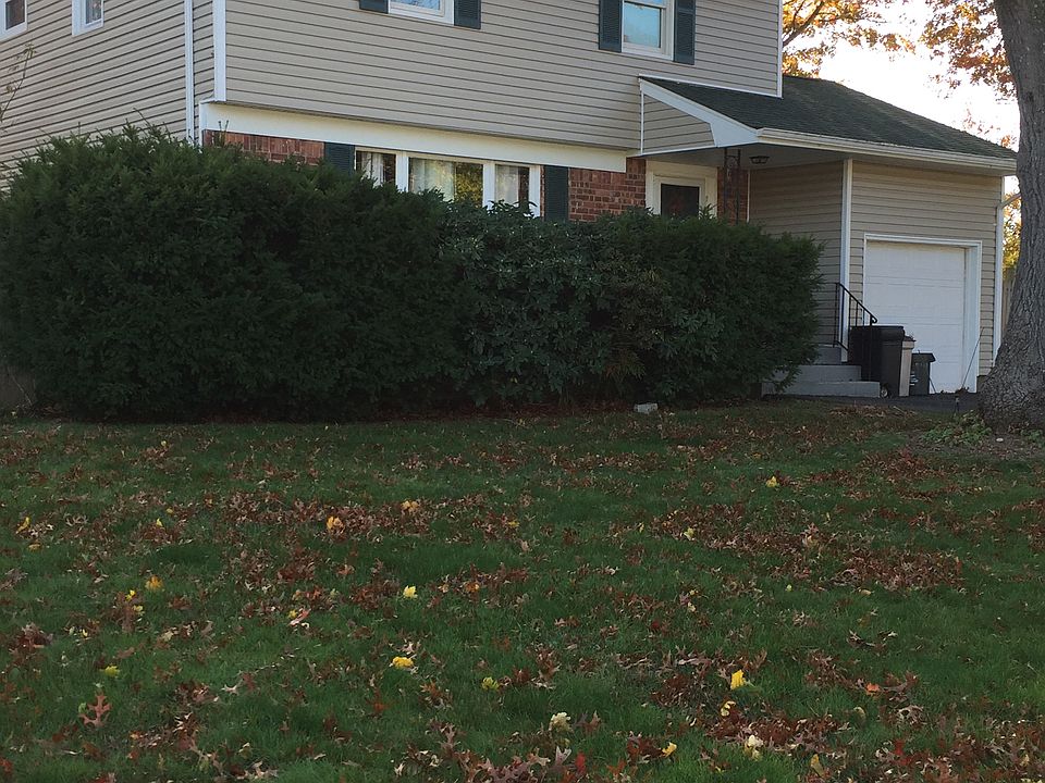 2nd image of 192 Hall St