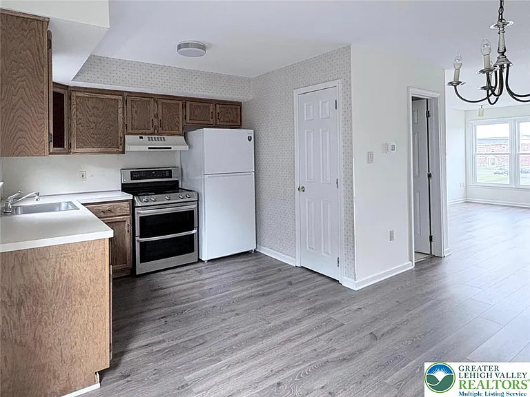 1217 Nelson St — Photo 6