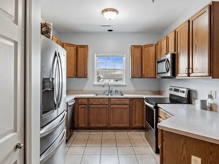 17200 Addington Dr — Photo 10