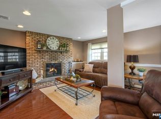 122 Royal Dr, Park Ridge, NJ 07656