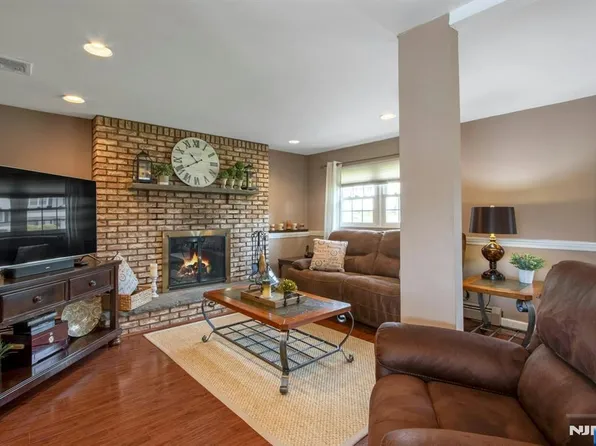 122 Royal Dr, Park Ridge, NJ 07656