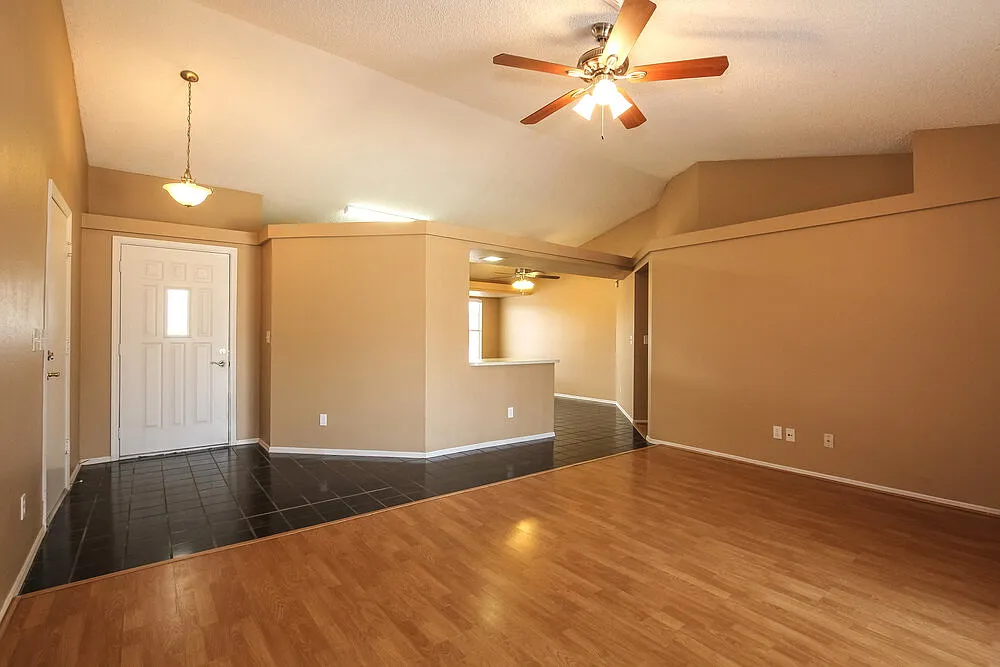 Building Photo - 8003 W Larkspur Dr