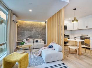 1260 W 37th Dr, Los Angeles, CA 90007