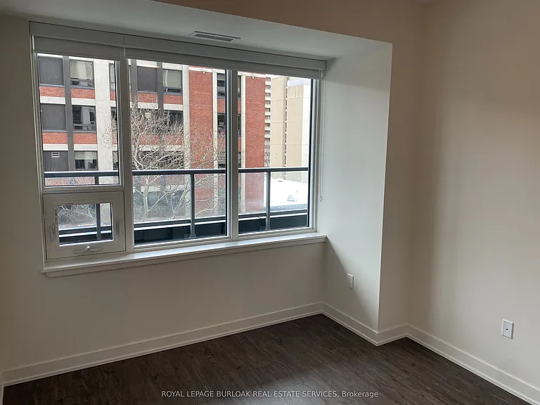 212 King William St E #423 — Photo 16