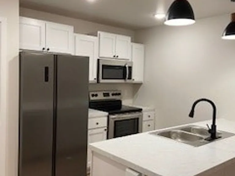 826-834 Thames Ct #1008 — Photo 42