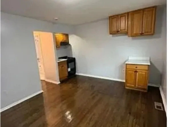 85 S Fulton St #2L, Woodbridge, NJ 07095